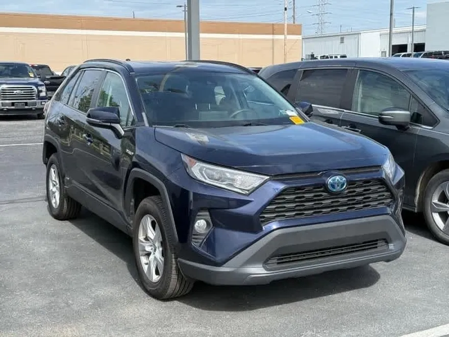 2020 Toyota RAV4 Hybrid XLE photo 1