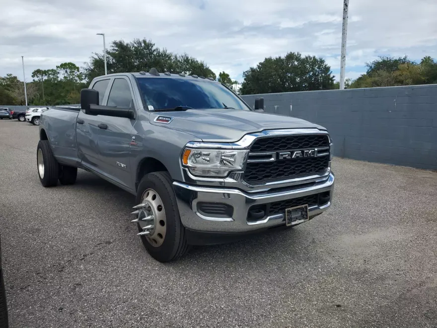 2022 Ram 3500 Tradesman photo 1