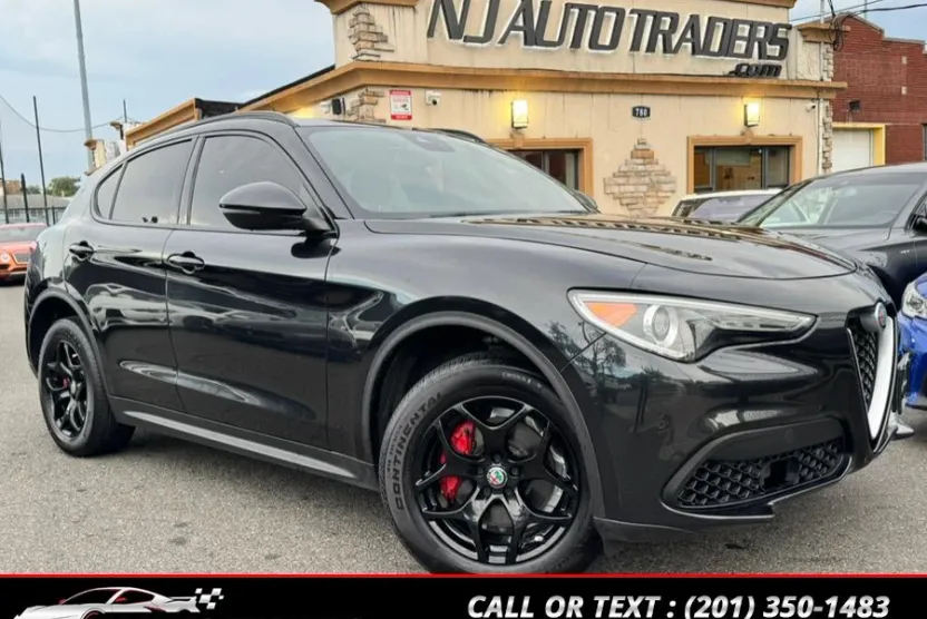 2018 Alfa Romeo Stelvio Ti Sport photo 1