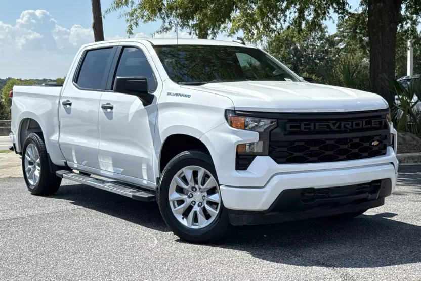 2023 Chevrolet Silverado 1500 Custom photo 1