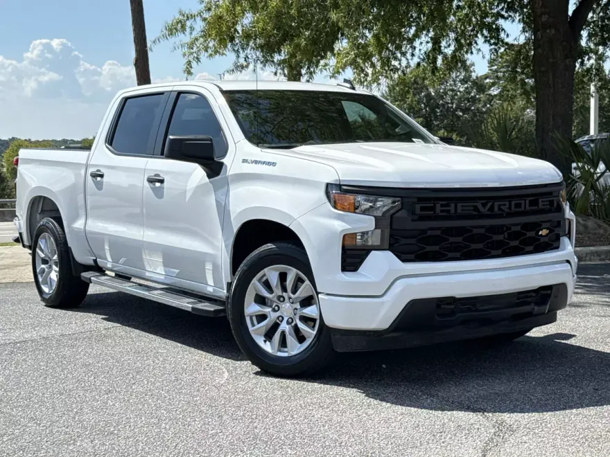 2023 Chevrolet Silverado 1500 Custom photo 1