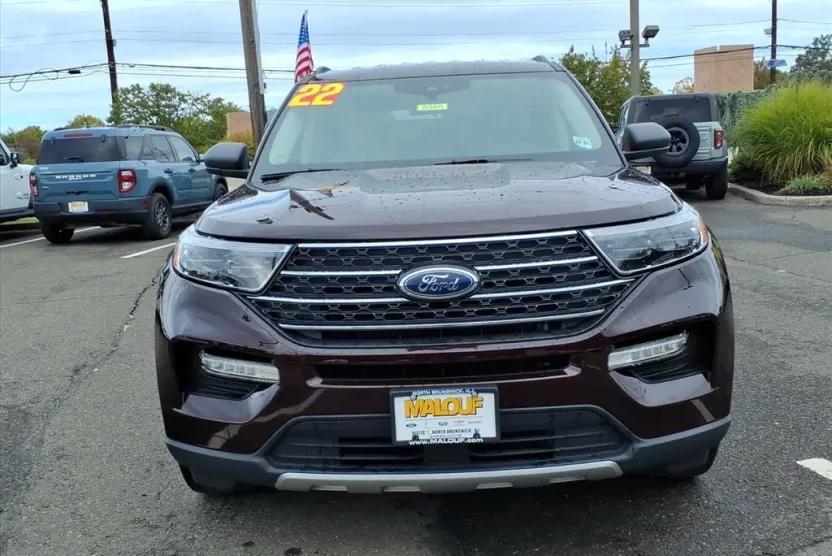 2022 Ford Explorer XLT photo 1
