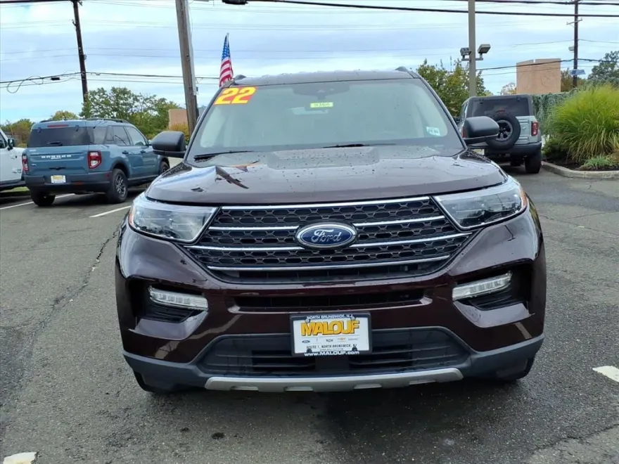2022 Ford Explorer XLT photo 1
