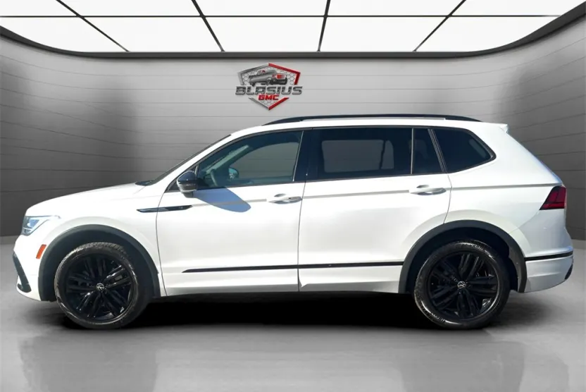 2022 Volkswagen Tiguan SE R-Line Black photo 1