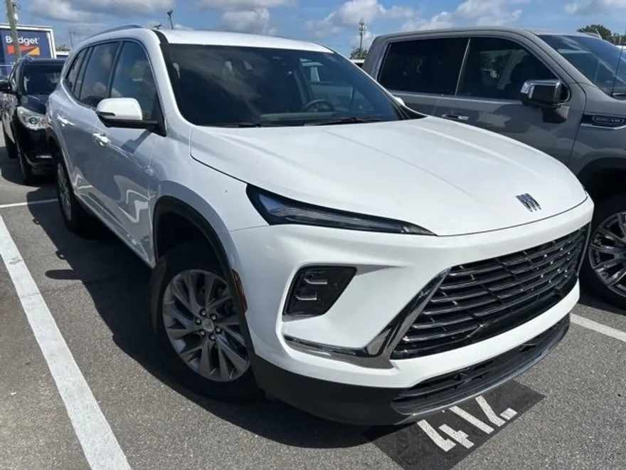 2025 Buick Enclave Preferred photo 1