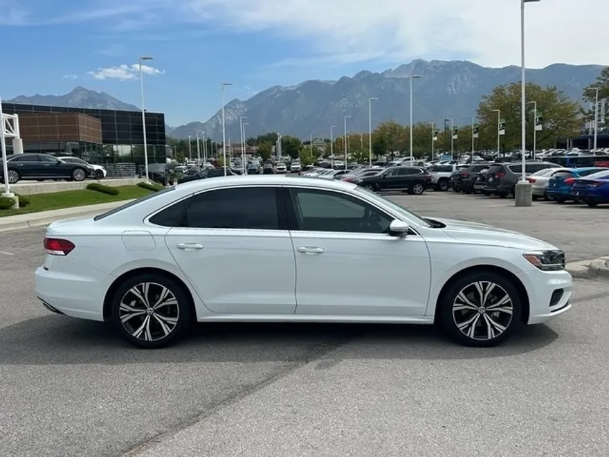 2022 Volkswagen Passat 2.0T SE photo 1