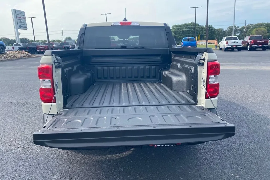 2025 Ford Maverick XLT photo 1