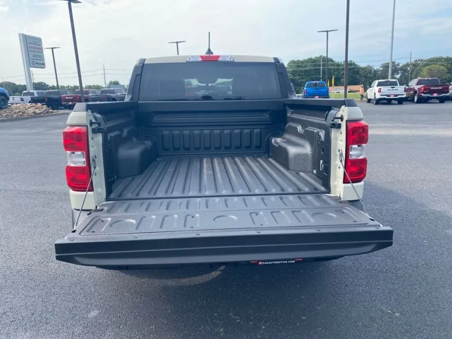 2025 Ford Maverick XLT photo 1
