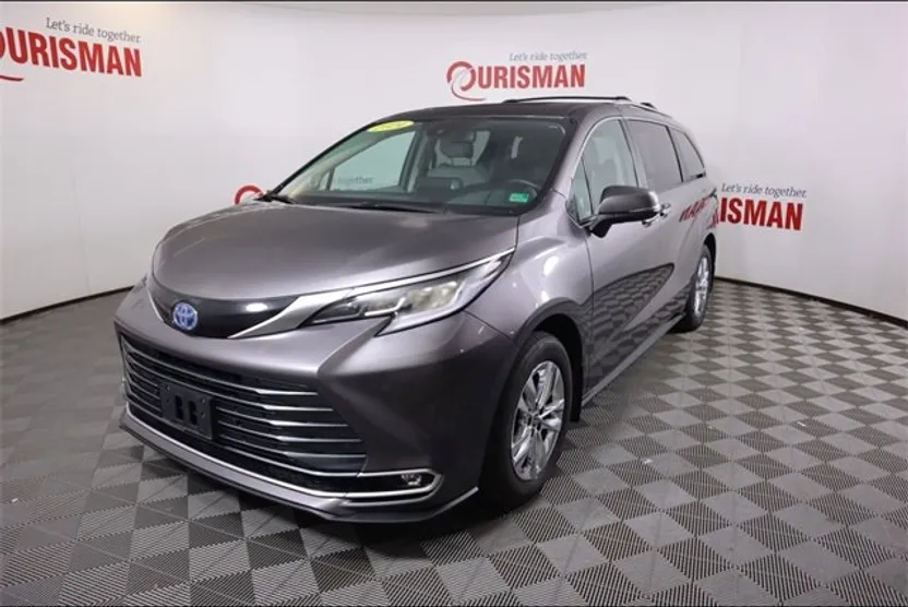 2024 Toyota Sienna Limited photo 1