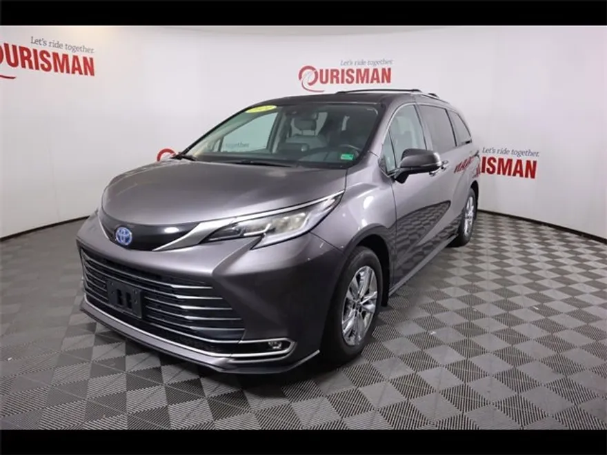 2024 Toyota Sienna Limited photo 1
