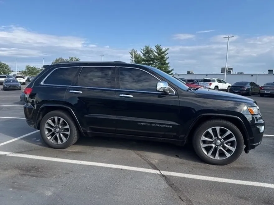 2017 Jeep Grand Cherokee Overland photo 1