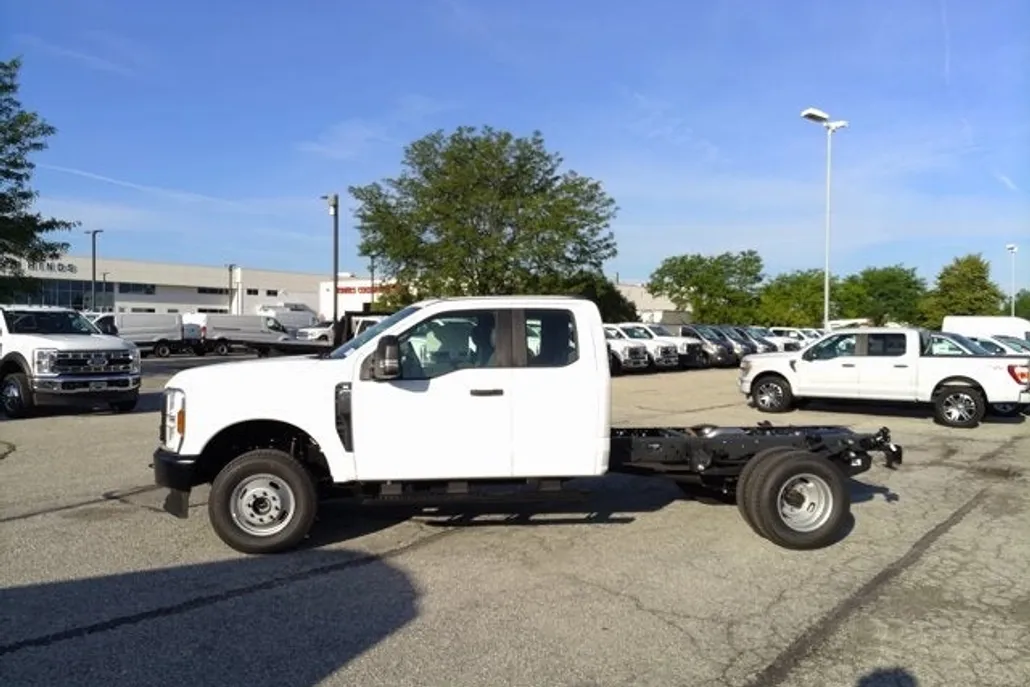 2025 Ford F-350 XL photo 1