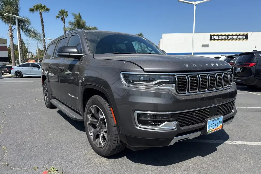 2023 Jeep Wagoneer L Series III photo 1