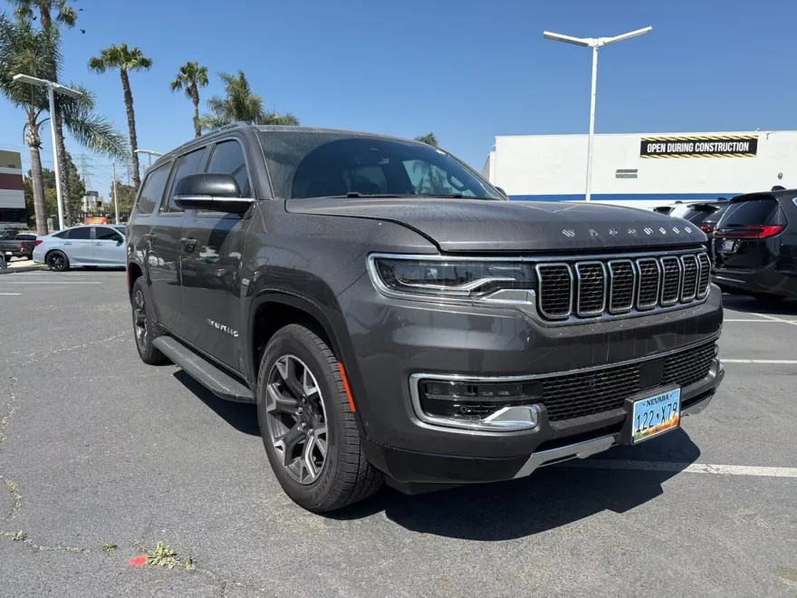 2023 Jeep Wagoneer L Series III photo 1