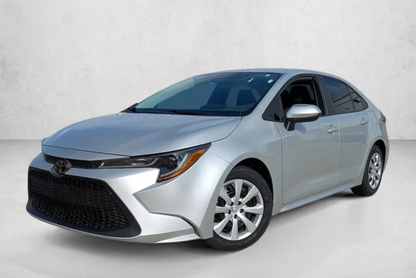 2021 Toyota Corolla LE photo 1