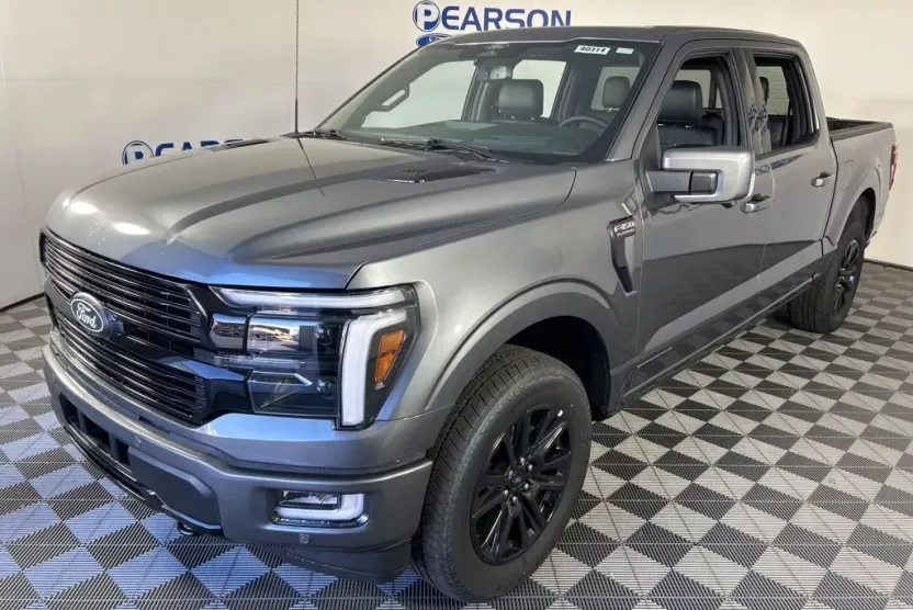 2025 Ford F-150 Platinum photo 1