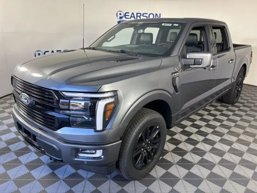 2025 Ford F-150 Platinum photo 1