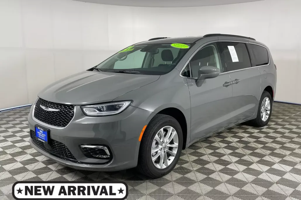2021 Chrysler Pacifica Touring photo 1