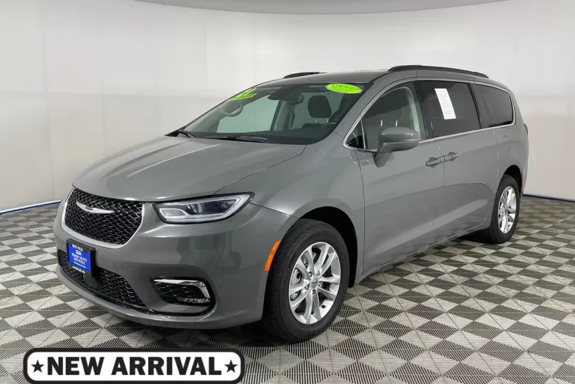 2021 Chrysler Pacifica Touring photo 1