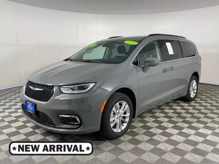 2021 Chrysler Pacifica Touring photo 1