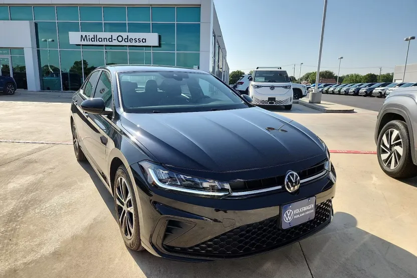2025 Volkswagen Jetta Sport photo 1