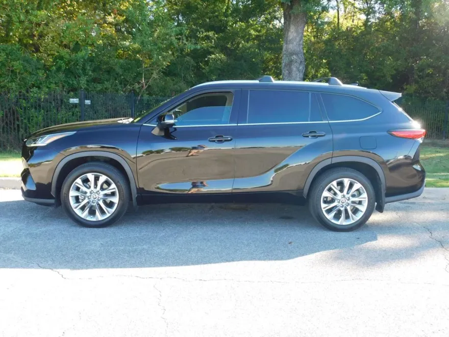 2020 Toyota Highlander Limited photo 1