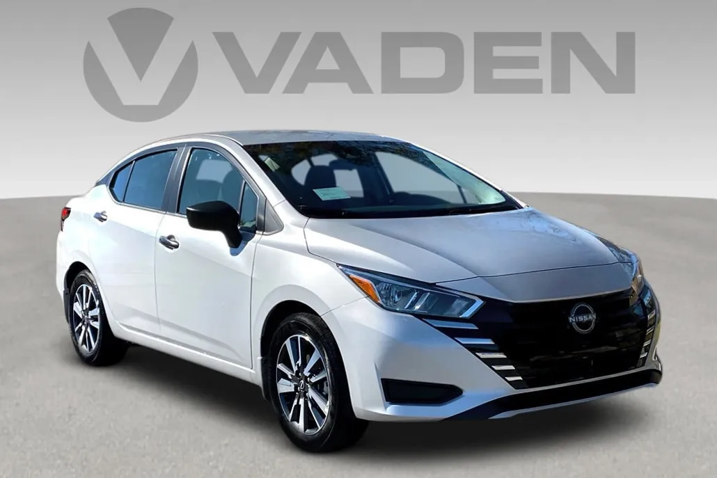 2025 Nissan Versa 1.6 S photo 1