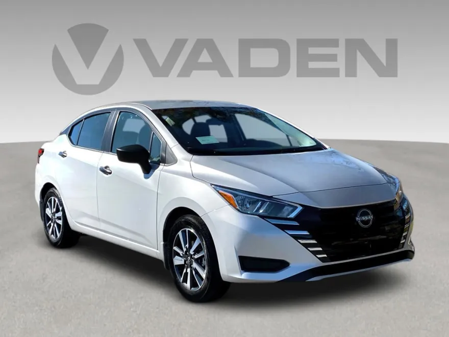 2025 Nissan Versa 1.6 S photo 1