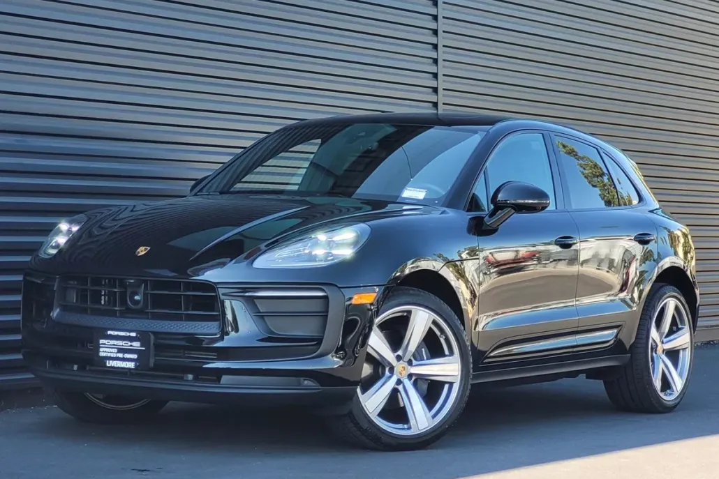 2025 Porsche Macan T photo 1
