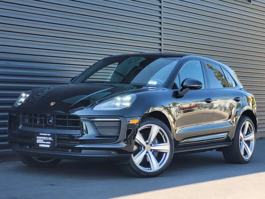 2025 Porsche Macan T photo 1