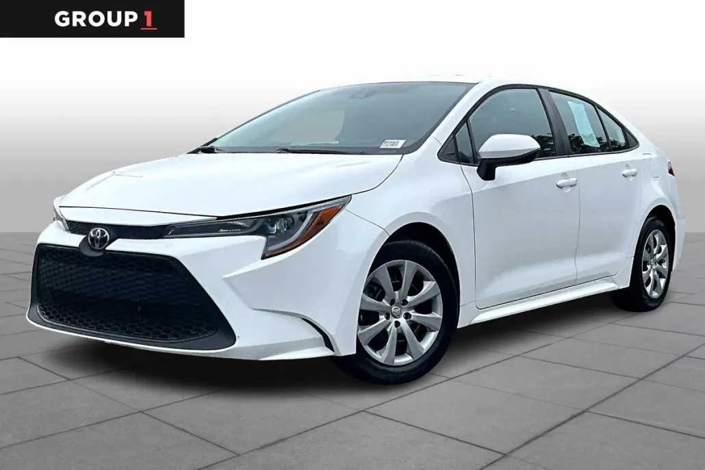 2022 Toyota Corolla LE photo 1
