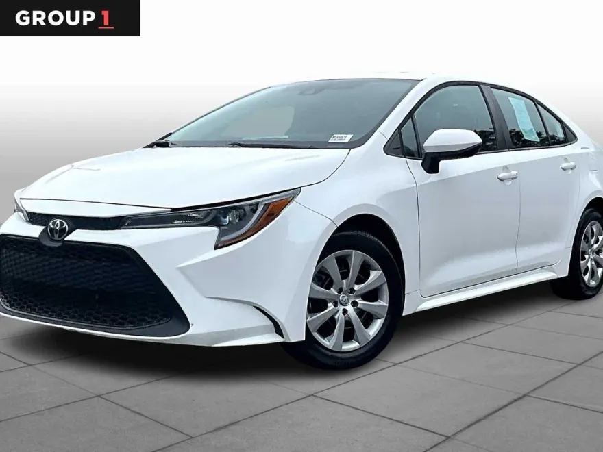 2022 Toyota Corolla LE photo 1