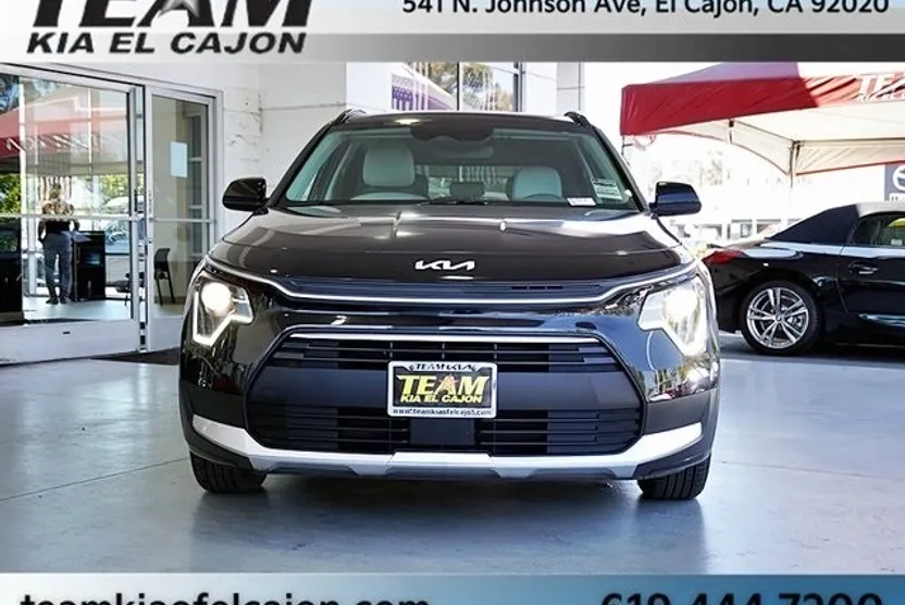2023 Kia Niro EX photo 1