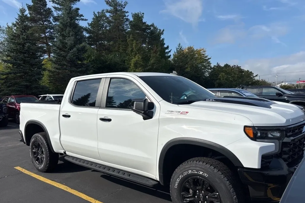 2022 Chevrolet Silverado 1500 ZR2 photo 1