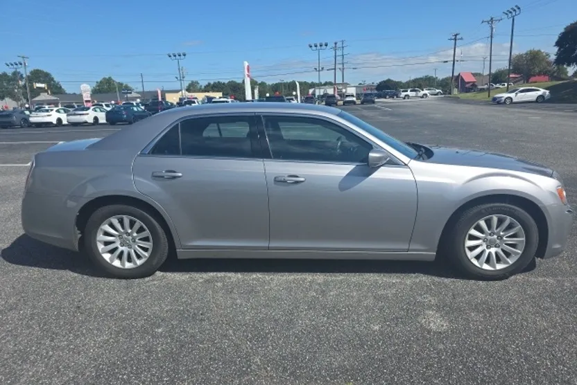 2014 Chrysler 300 Base photo 1