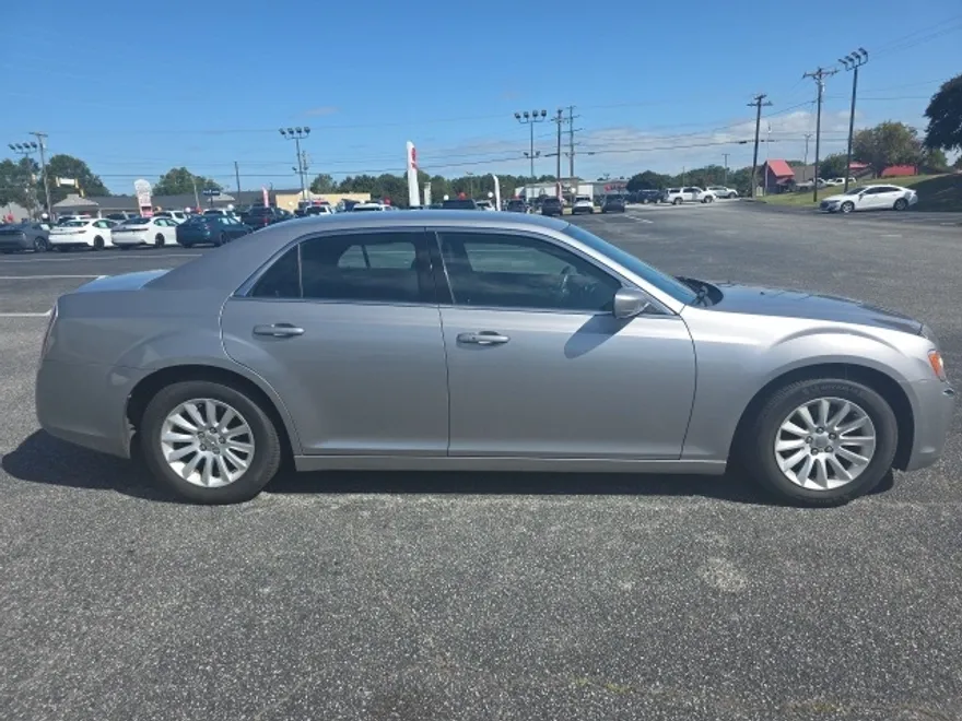 2014 Chrysler 300 Base photo 1