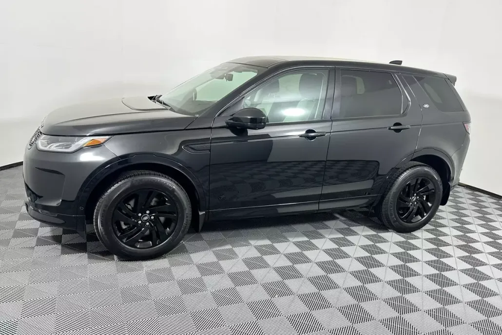 2024 Land Rover Discovery Sport S photo 1