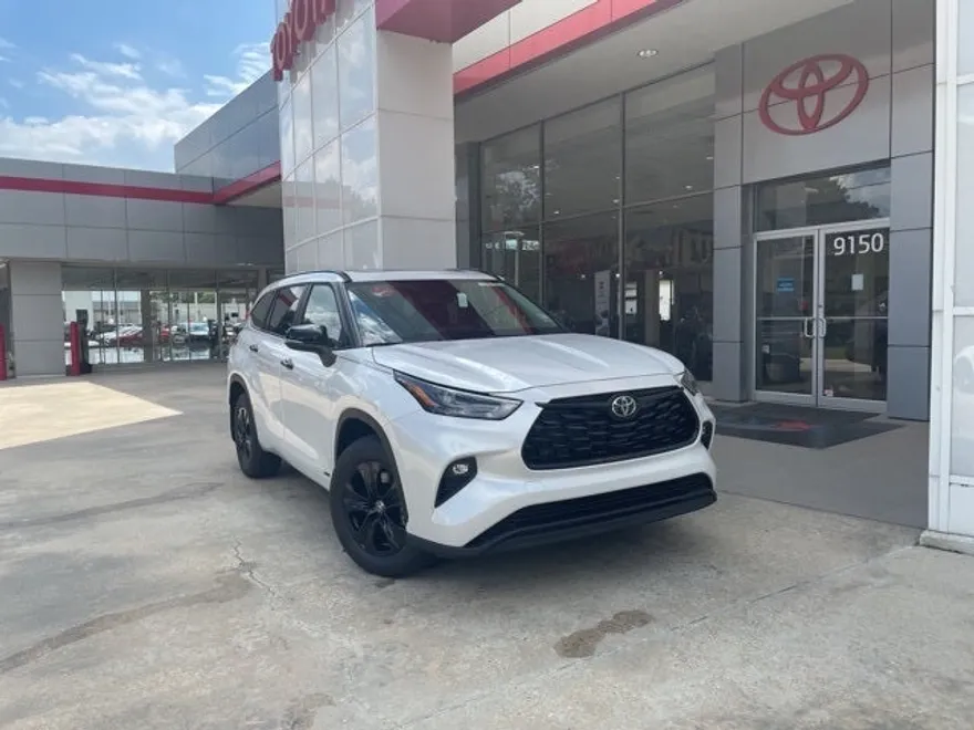 2025 Toyota Highlander Hybrid XLE photo 1