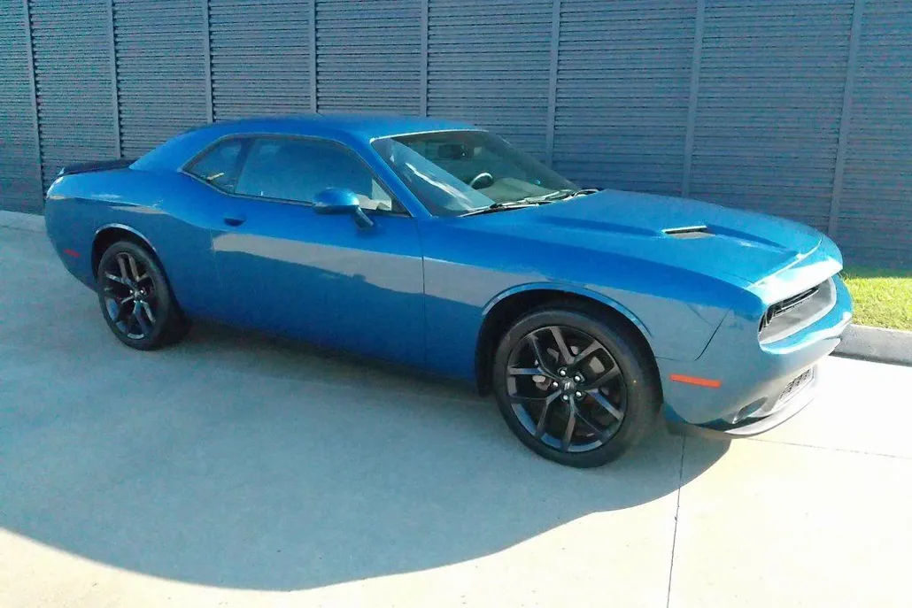 2022 Dodge Challenger SXT photo 1