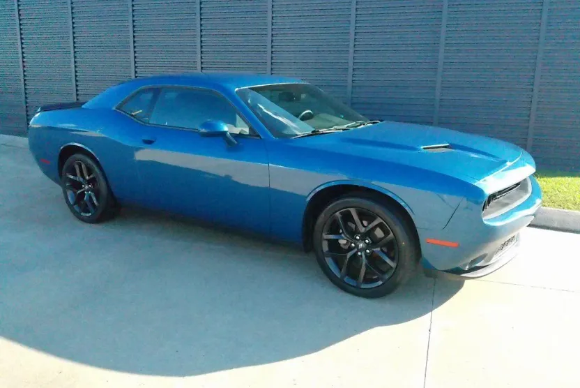 2022 Dodge Challenger SXT photo 1