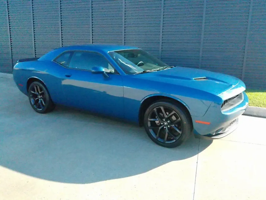 2022 Dodge Challenger SXT photo 1