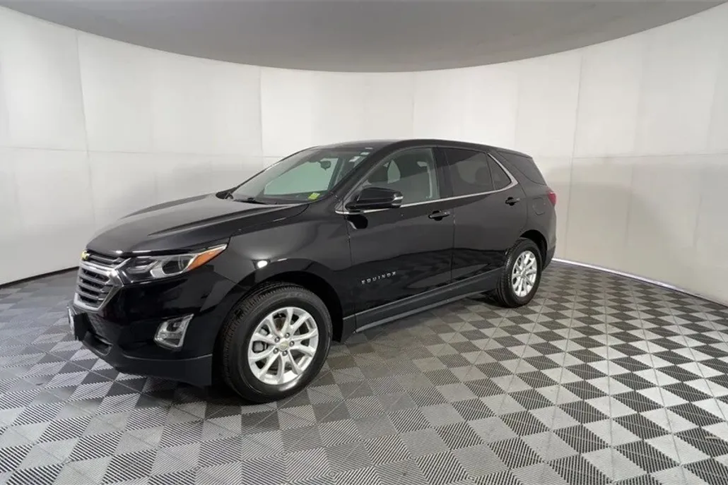 2019 Chevrolet Equinox LT photo 1