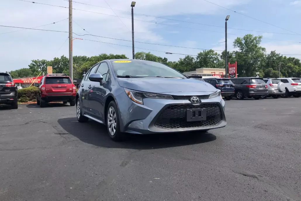 2022 Toyota Corolla LE photo 1