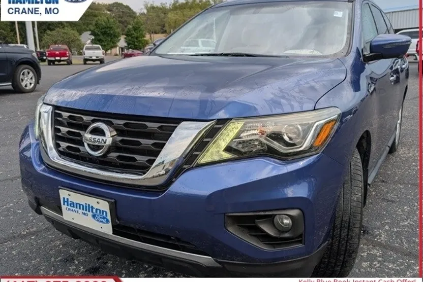 2019 Nissan Pathfinder SL photo 1