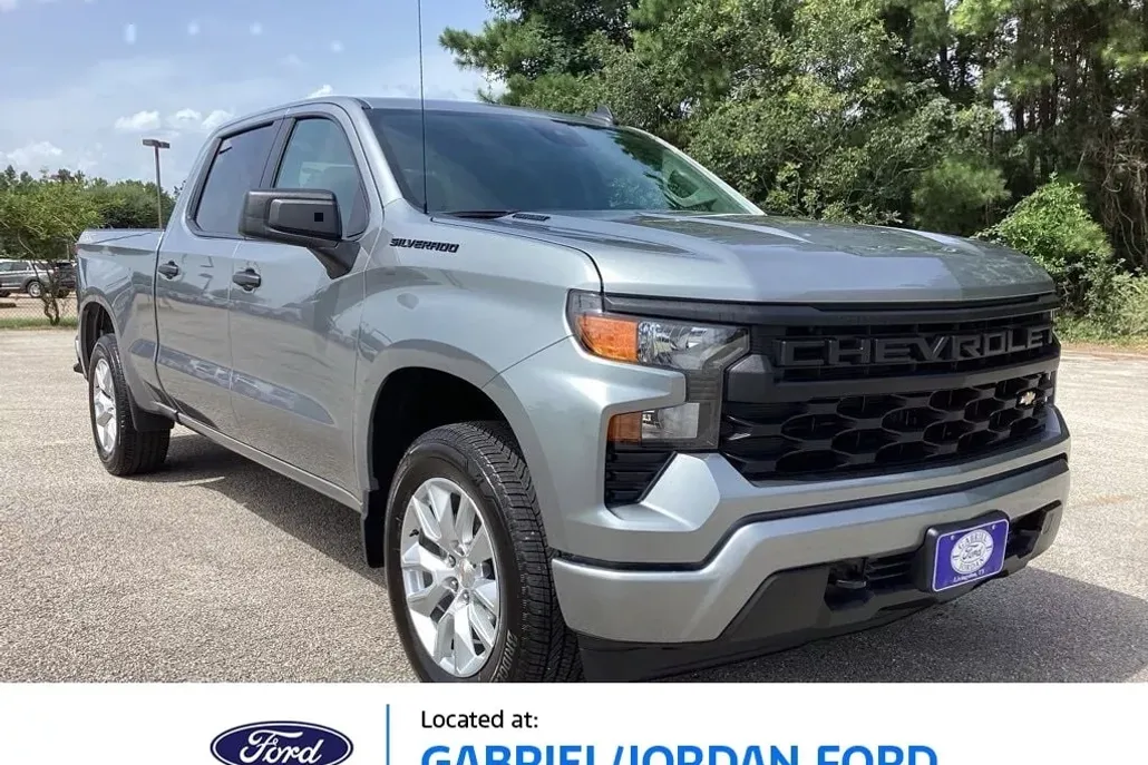 2025 Chevrolet Silverado 1500 Custom photo 1