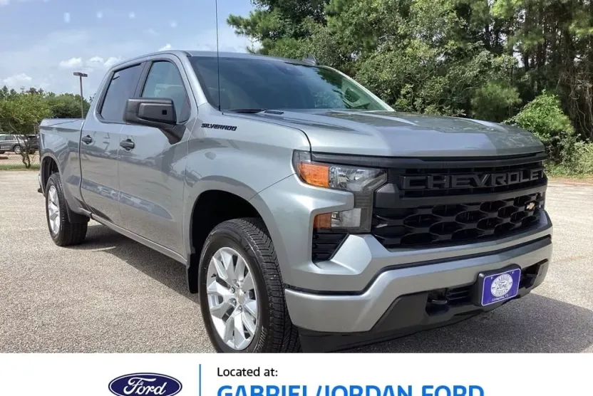 2025 Chevrolet Silverado 1500 Custom photo 1