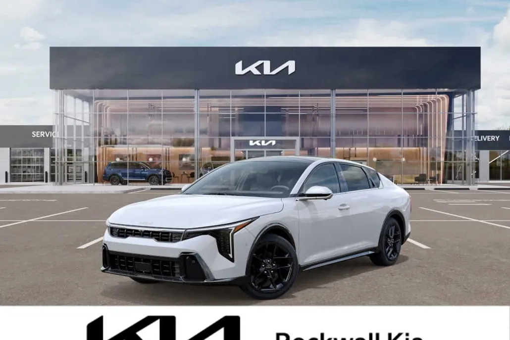 2025 Kia K4 GT-Line Turbo photo 1