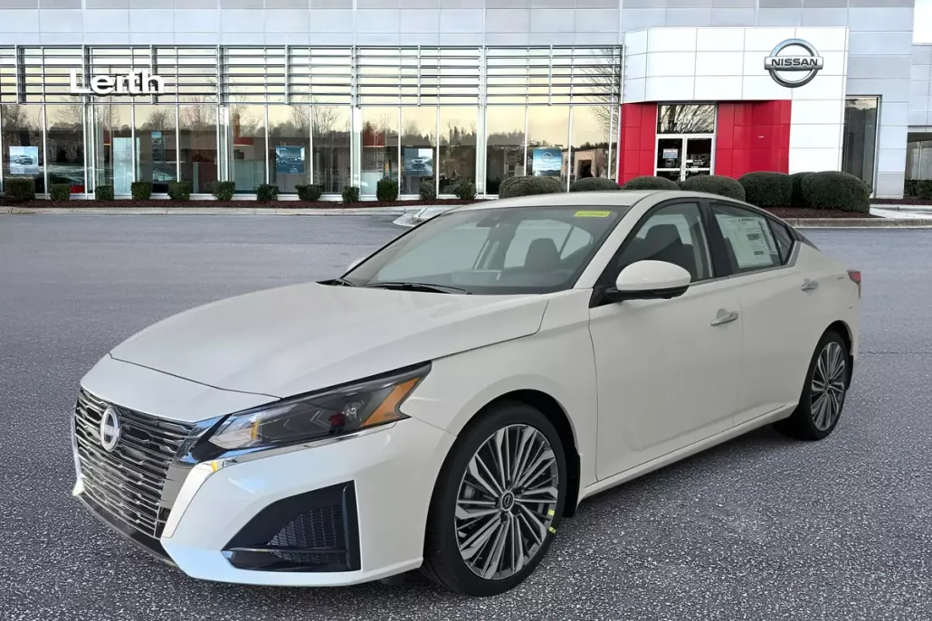 2025 Nissan Altima SL photo 1