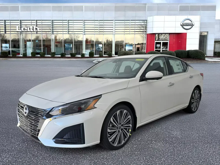 2025 Nissan Altima SL photo 1