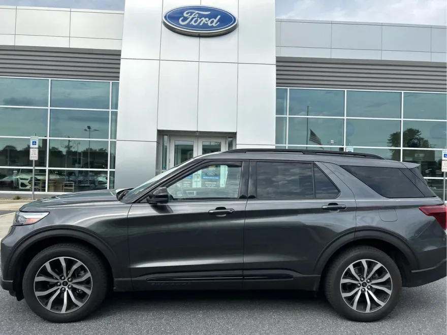 2020 Ford Explorer ST photo 1